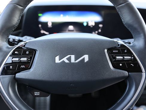 Used 2024 Kia Niro Wave w/ Wave Preserve Package FWD image 35