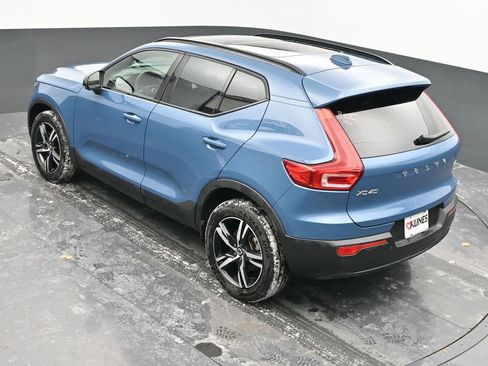 Used 2024 Volvo XC40 B5 Core image 35