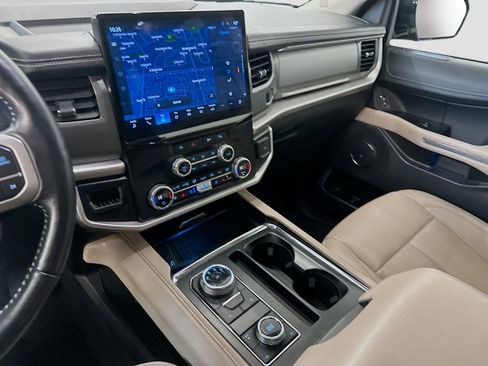 Used 2024 Ford Expedition Max XLT image 26