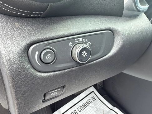 Used 2025 Chevrolet Blazer LT FWD image 17