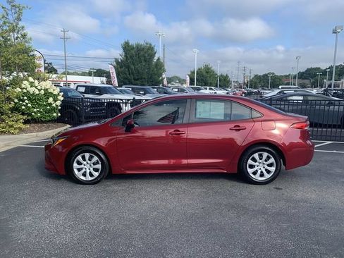 Used 2023 Toyota Corolla LE FWD image 5