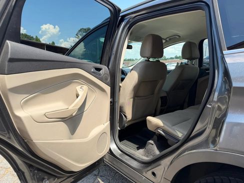 Used 2017 Ford Escape SE w/ Equipment Group 201A FWD image 17