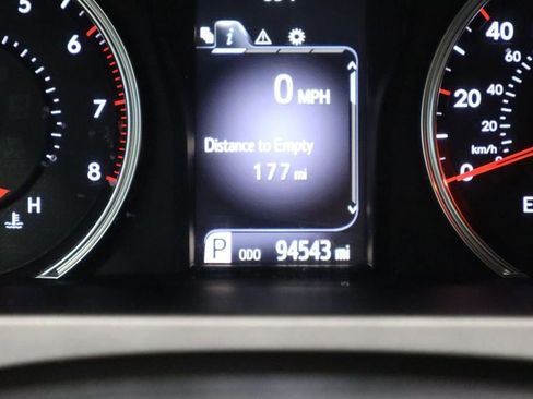 Used 2017 Toyota Camry SE image 29