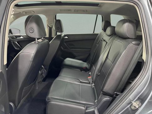Used 2021 Volkswagen Tiguan SE image 9