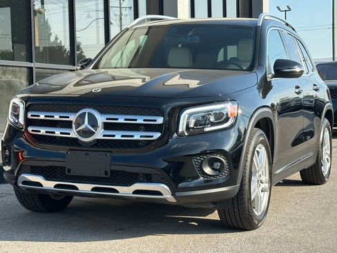 Used 2023 Mercedes-Benz GLB 250 4MATIC w/ Premium Package image 5