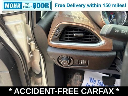 Used 2019 Chrysler Pacifica Limited w/ Advanced Safetytec Group FWD image 16