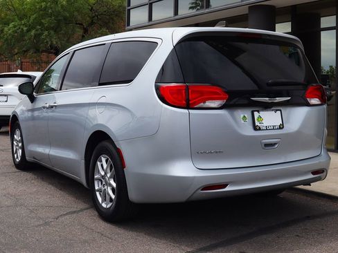 Used 2023 Chrysler Voyager LX image 9