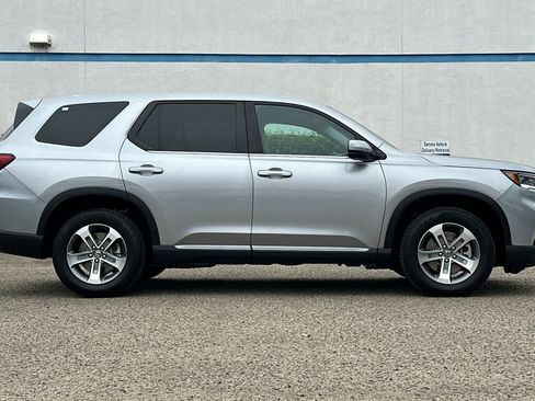 Used 2024 Honda Pilot EX-L image 3