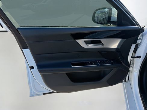 Used 2018 Jaguar XF Prestige image 20