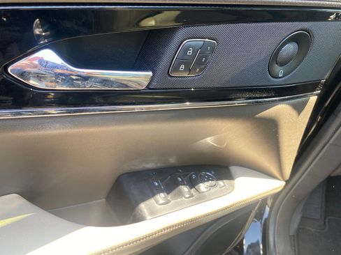 Certified 2022 Lincoln Nautilus Reserve AWD/4WD image 10