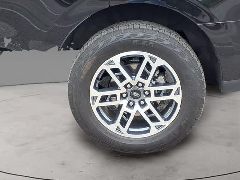 Used 2025 Ford Expedition Active AWD/4WD image 4