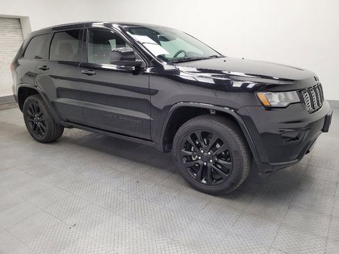 Used 2018 Jeep Grand Cherokee Altitude image 11