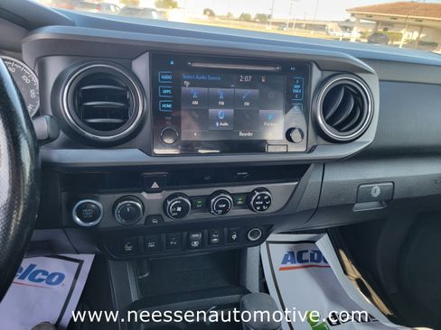 Used 2018 Toyota Tacoma TRD Off-Road w/ Technology Package image 23