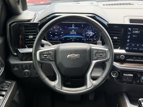 Used 2024 Chevrolet Silverado 1500 LT Trail Boss w/ LT Trail Boss Premium Package AWD/4WD image 16