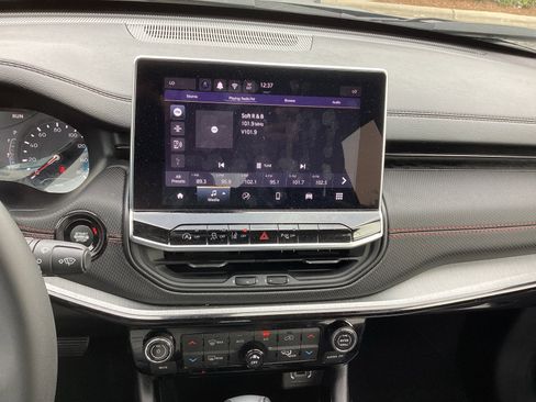 Used 2024 Jeep Compass Trailhawk image 17