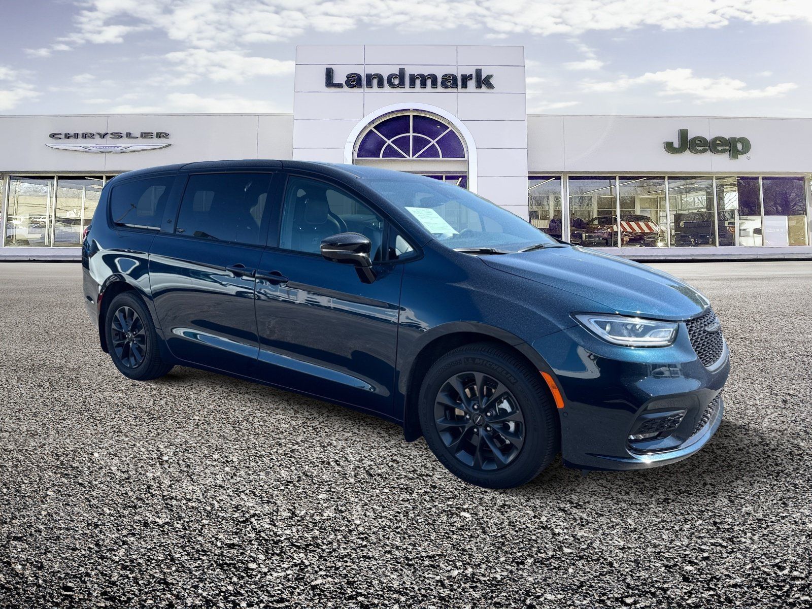 Used 2024 Chrysler Pacifica Limited FWD image 20