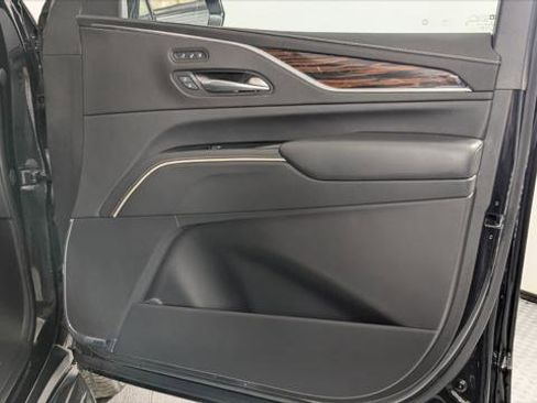 Used 2022 Cadillac Escalade ESV Premium Luxury AWD/4WD image 24