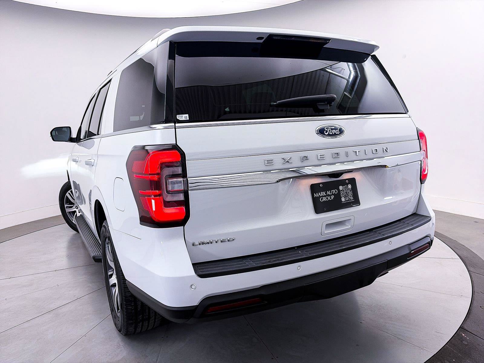 Used 2024 Ford Expedition Limited AWD/4WD image 4