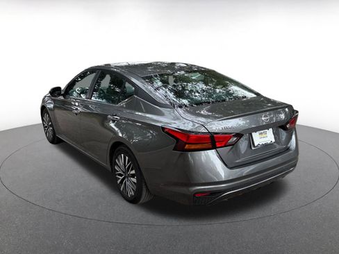 Used 2025 Nissan Altima 2.5 SV FWD image 9