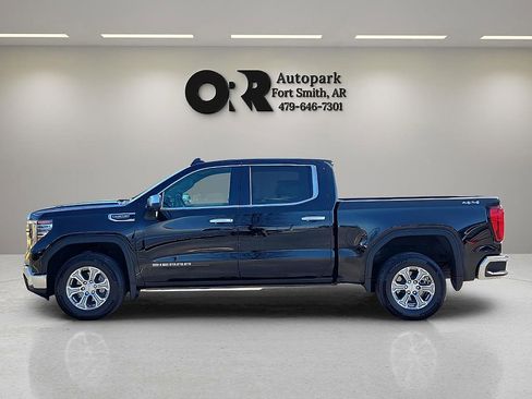 Used 2025 GMC Sierra 1500 SLT AWD/4WD image 3