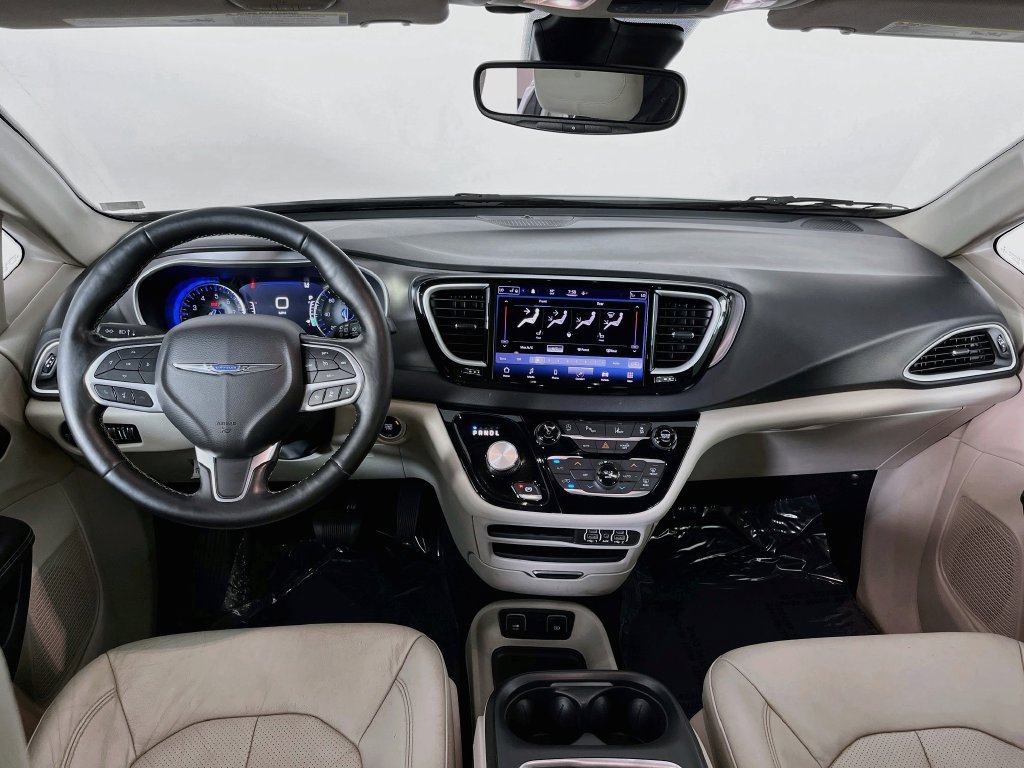 Used 2021 Chrysler Pacifica Touring-L FWD image 10
