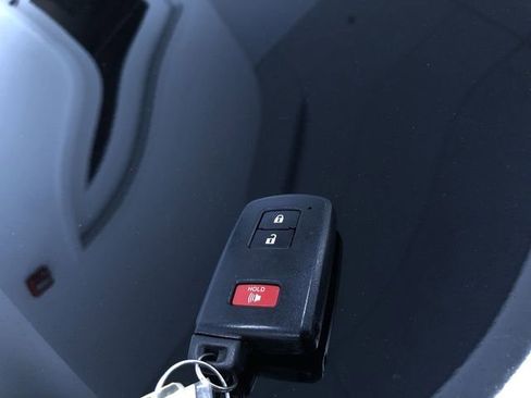Certified 2018 Toyota RAV4 XLE w/ Plus Extra Value Package AWD/4WD image 33