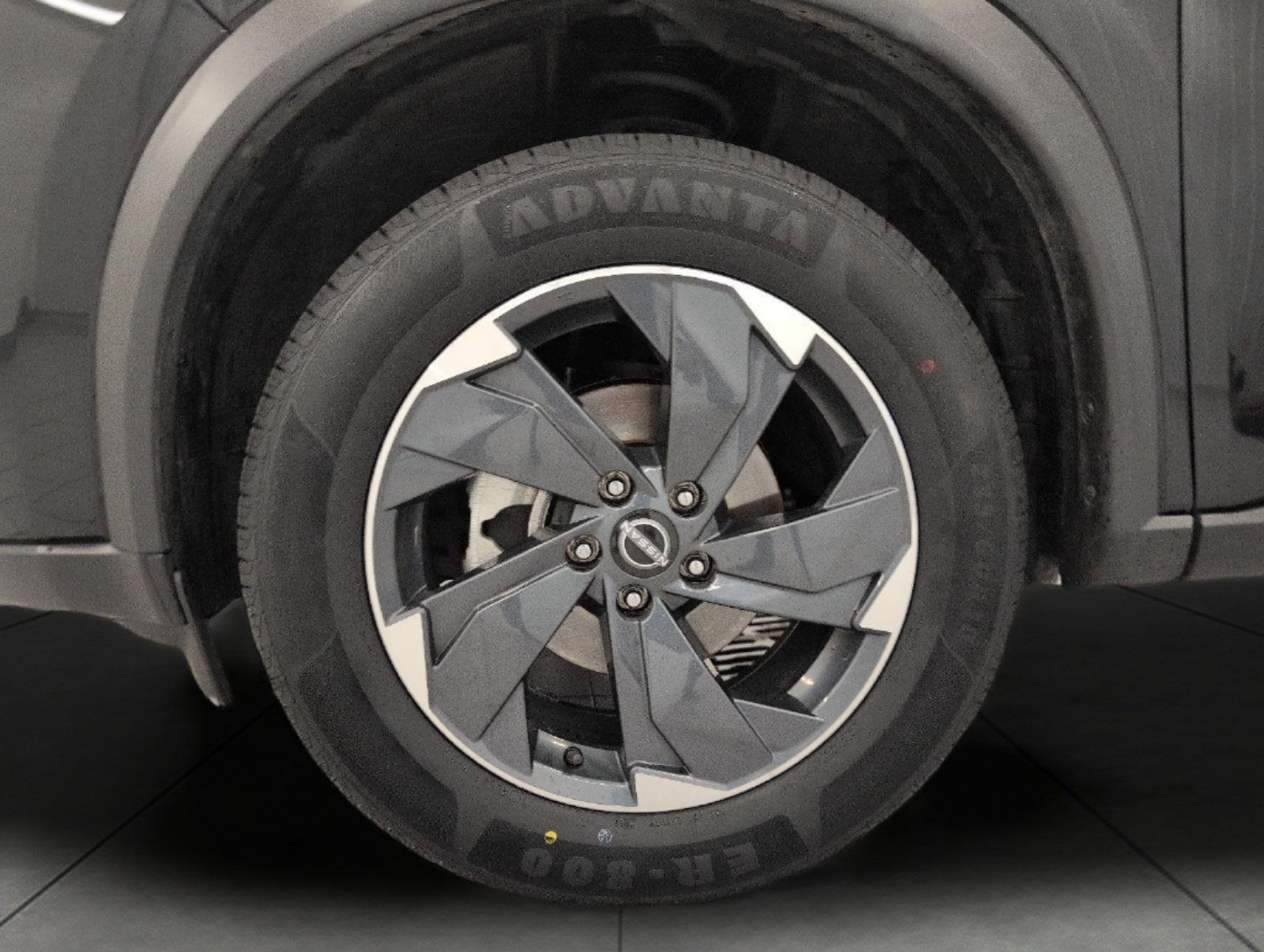 Used 2025 Nissan Rogue SV AWD/4WD image 3