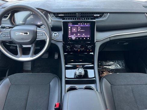 New 2025 Jeep Grand Cherokee L Altitude image 13