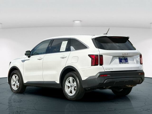 Used 2023 Kia Sorento LX FWD image 4