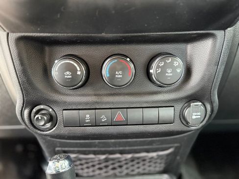 Used 2018 Jeep Wrangler Unlimited Sport S image 24