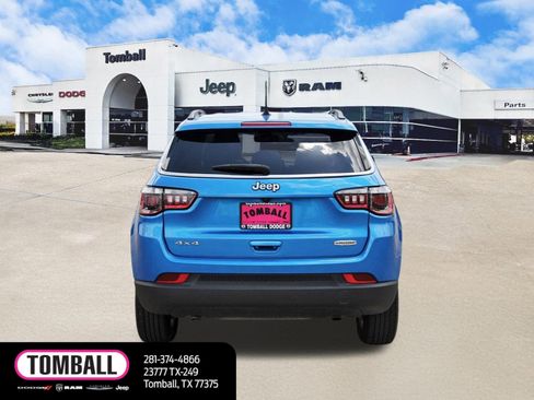 Used 2024 Jeep Compass Latitude AWD/4WD image 6