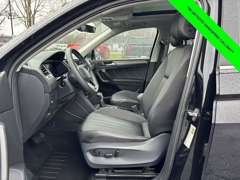 Used 2022 Volkswagen Tiguan SE image 3