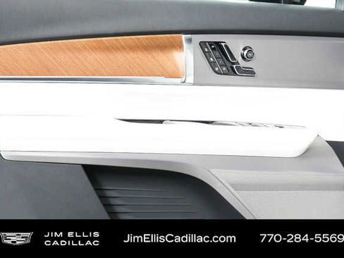 Certified 2026 Cadillac Vistiq Sport image 6