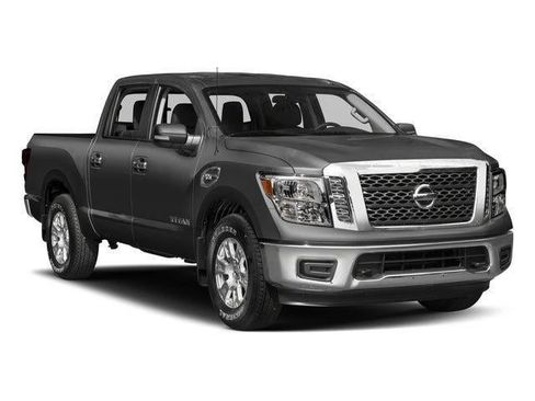 Used 2017 Nissan Titan SV image 6