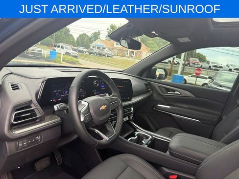 Used 2025 Chevrolet Traverse LT w/ Sun and Wheel Package AWD/4WD image 11