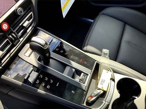 Certified 2026 Porsche Macan image 36