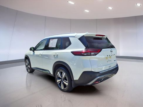 Used 2023 Nissan Rogue SL w/ SL Premium Package image 3