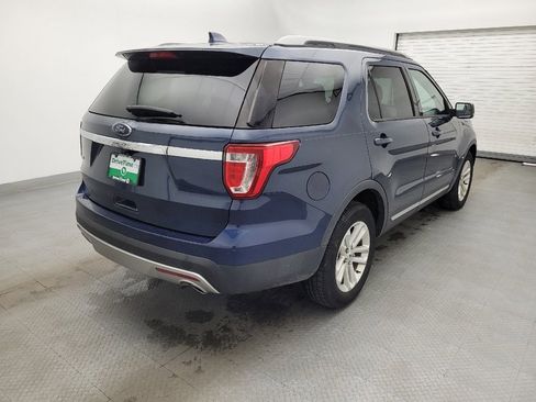 Used 2017 Ford Explorer XLT image 9