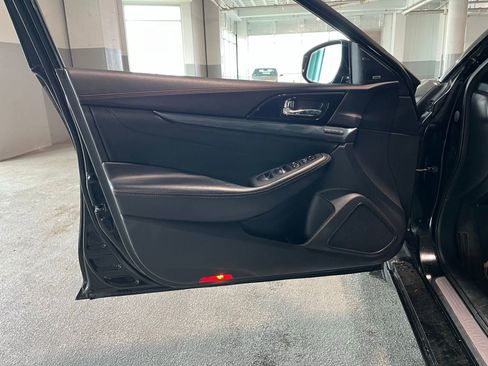 Used 2022 Nissan Maxima SR w/ Sport Mat Group FWD image 17