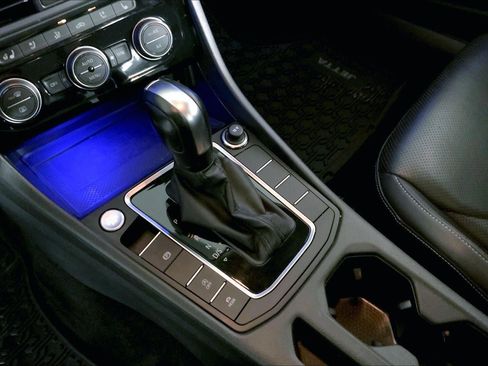 Used 2020 Volkswagen Jetta SEL Premium image 17