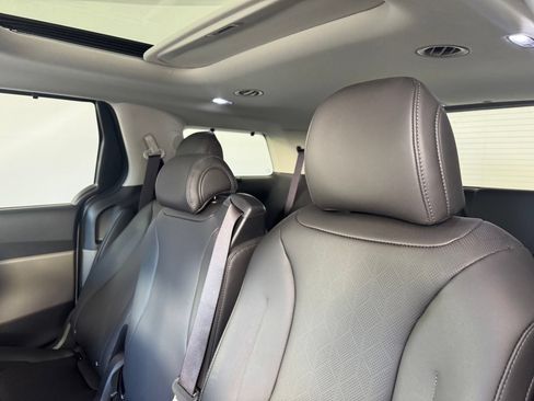 Used 2026 Kia Carnival SX FWD image 11