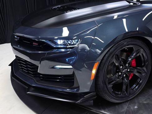 Used 2020 Chevrolet Camaro SS RWD image 50