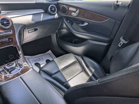 Used 2019 Mercedes-Benz GLC 300 4MATIC image 17