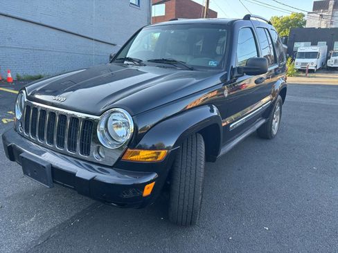 Used 2005 Jeep Liberty Limited AWD/4WD image 1