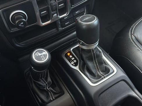 Used 2020 Jeep Gladiator Overland image 29