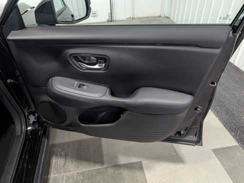 Used 2025 Honda HR-V LX image 25