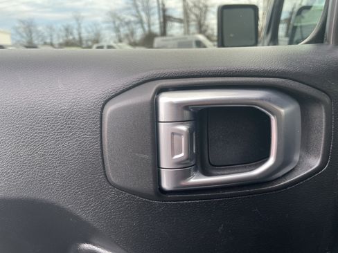 Used 2018 Jeep Wrangler Unlimited Sport S image 28