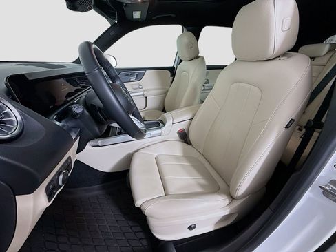 Used 2024 Mercedes-Benz GLB 250 4MATIC image 20