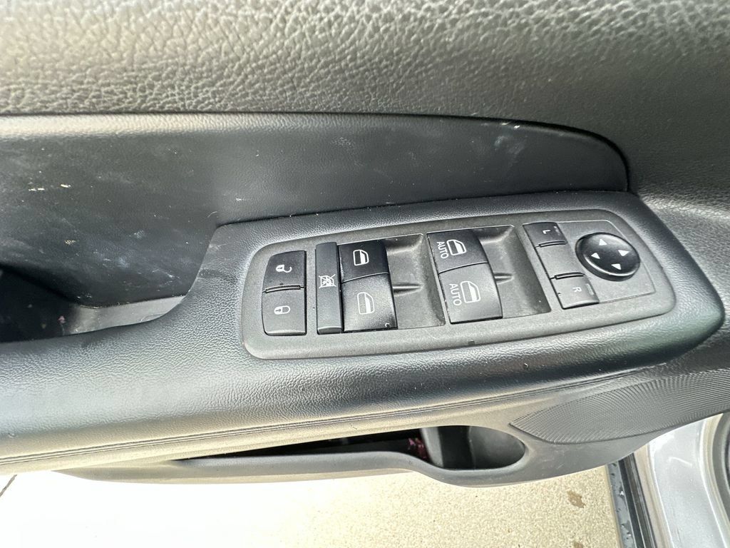 Used 2021 Jeep Grand Cherokee Laredo RWD image 21