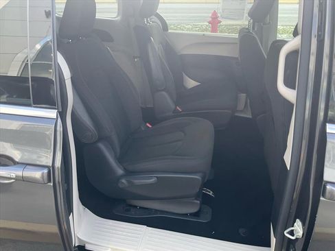 Used 2020 Chrysler Pacifica Touring w/ Cold Weather Group image 23